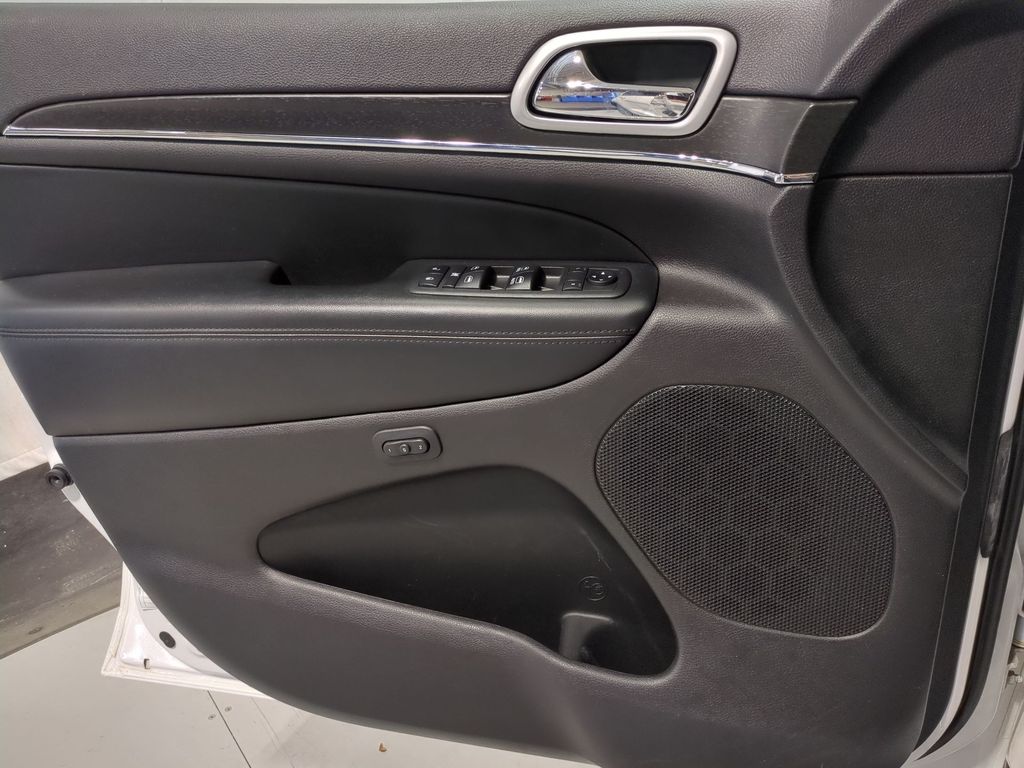 Thumbnail: 2018 Jeep Grand Cherokee - 33