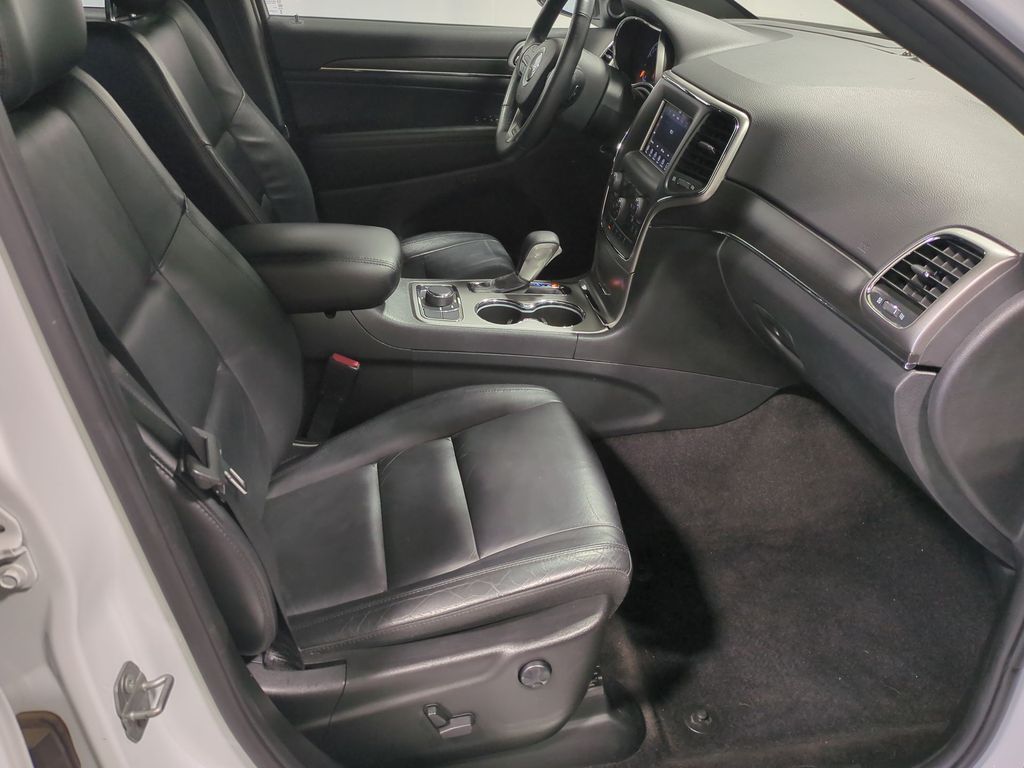 Thumbnail: 2018 Jeep Grand Cherokee - 11