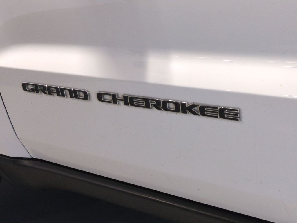 Thumbnail: 2018 Jeep Grand Cherokee - 24