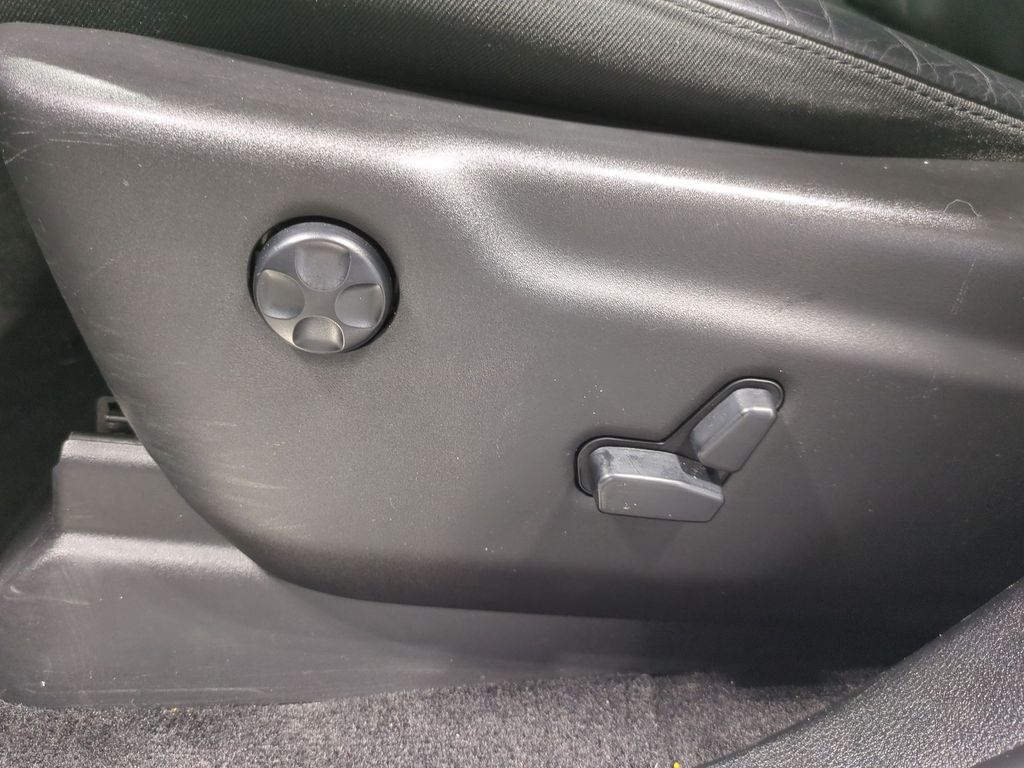 Thumbnail: 2018 Jeep Grand Cherokee - 25