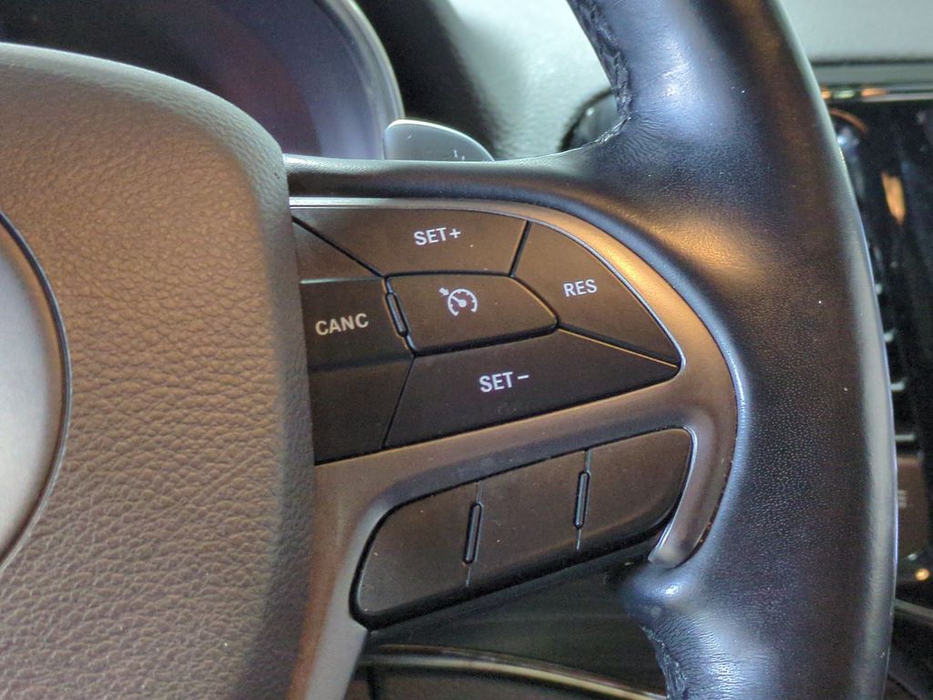 Thumbnail: 2020 Jeep Grand Cherokee - 33