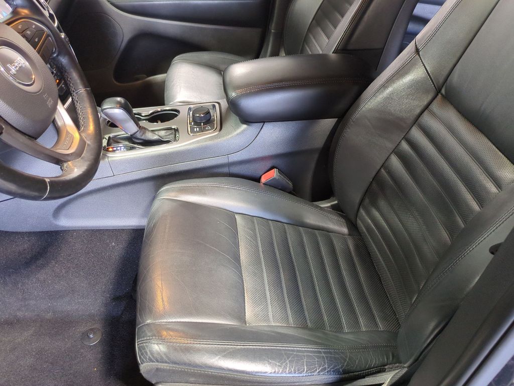 Thumbnail: 2020 Jeep Grand Cherokee - 11