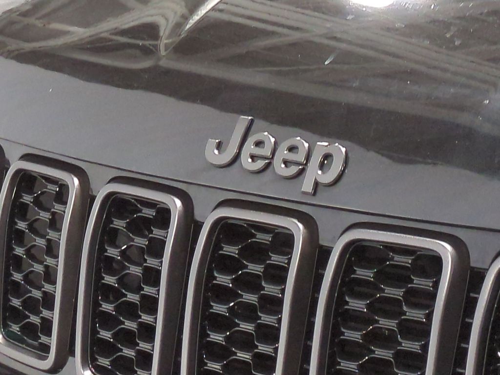 Thumbnail: 2020 Jeep Grand Cherokee - 7