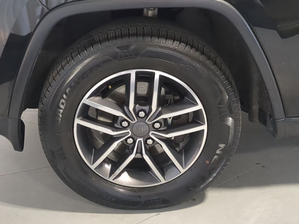 Thumbnail: 2019 Jeep Grand Cherokee - 8