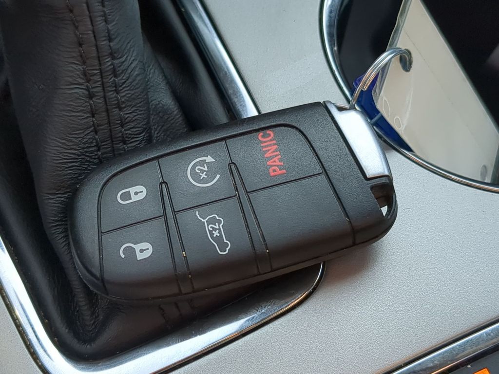Thumbnail: 2019 Jeep Grand Cherokee - 18