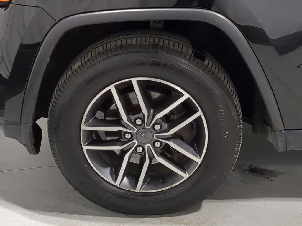 Thumbnail: 2020 Jeep Grand Cherokee - 8
