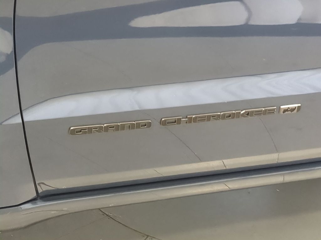 Thumbnail: 2021 Jeep Grand Cherokee - 25