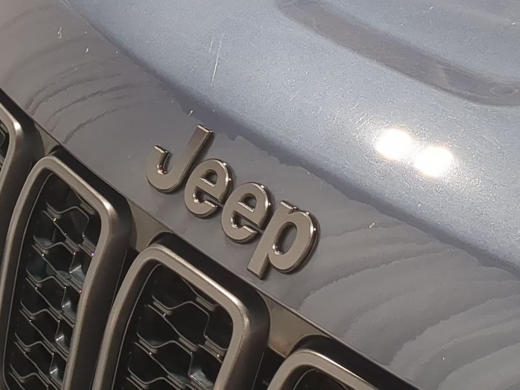 Thumbnail: 2021 Jeep Grand Cherokee - 7