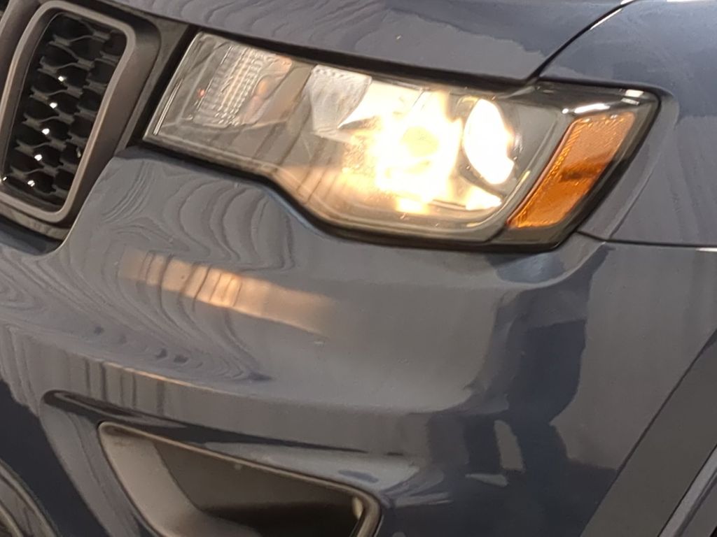 Thumbnail: 2021 Jeep Grand Cherokee - 24