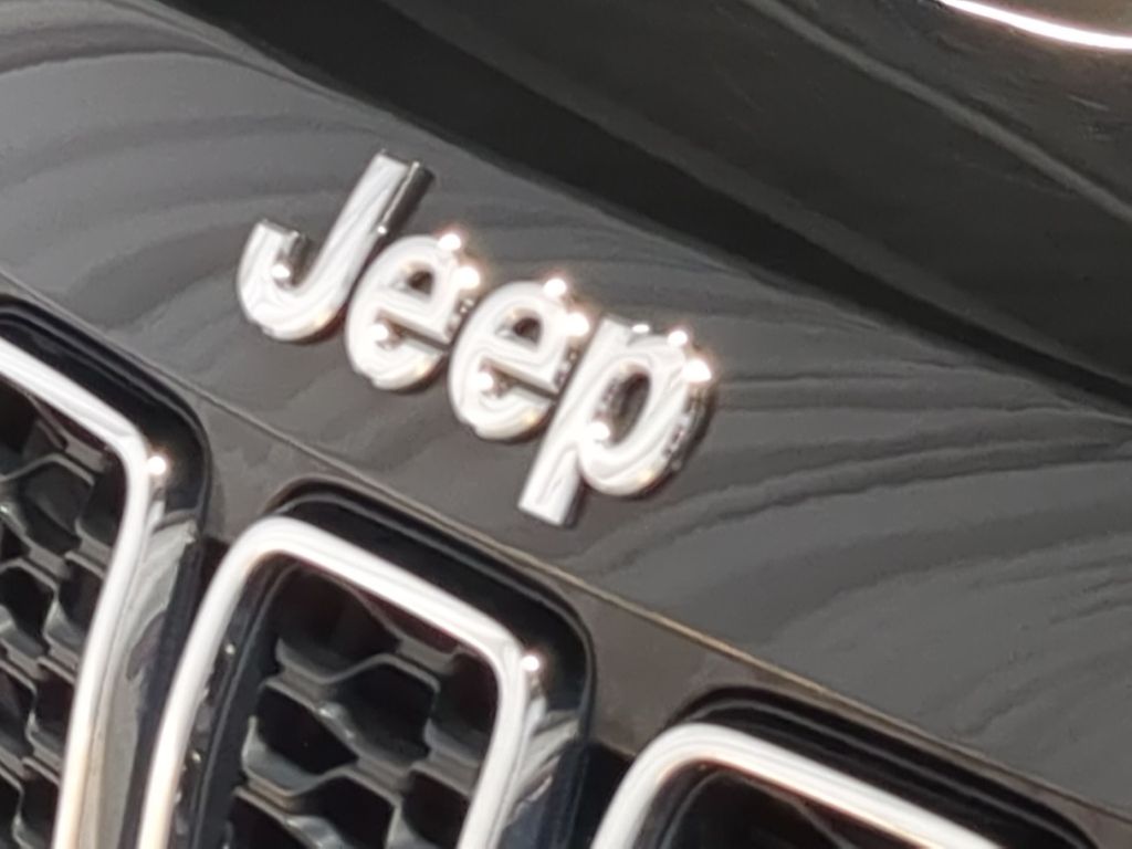 Thumbnail: 2021 Jeep Grand Cherokee - 6