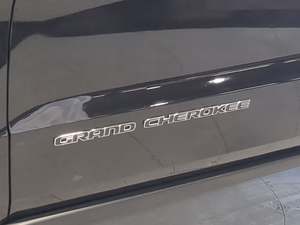 Thumbnail: 2021 Jeep Grand Cherokee - 25