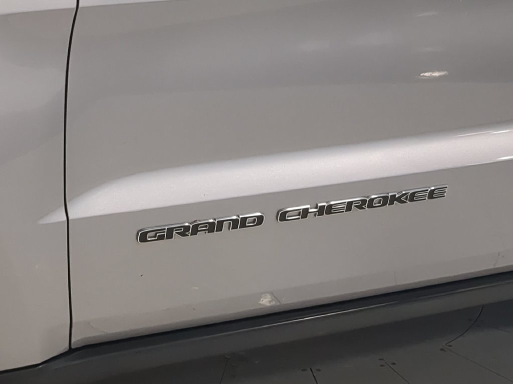 Thumbnail: 2017 Jeep Grand Cherokee - 24