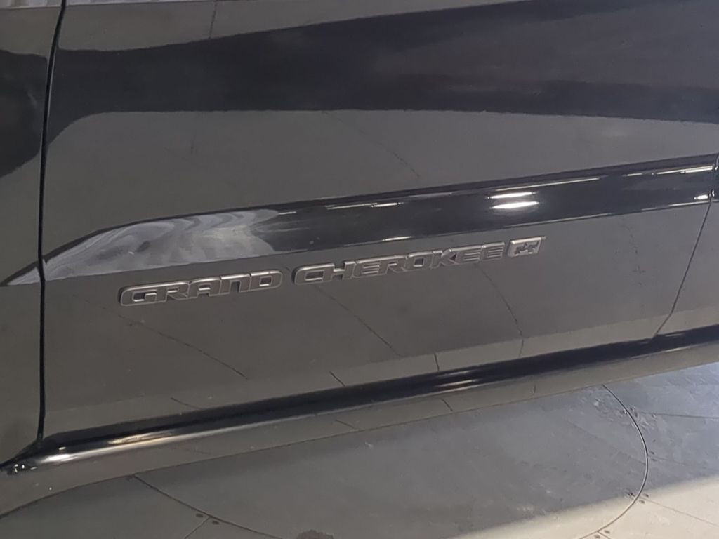 Thumbnail: 2021 Jeep Grand Cherokee - 25