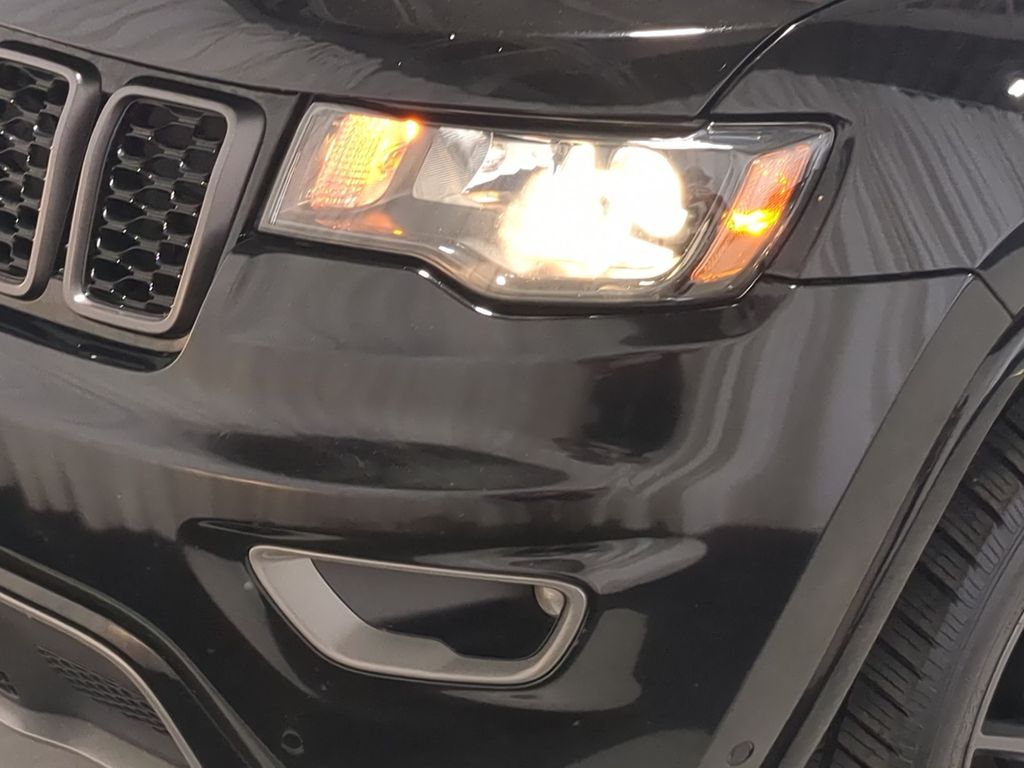 Thumbnail: 2021 Jeep Grand Cherokee - 24
