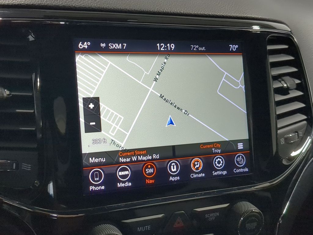Thumbnail: 2021 Jeep Grand Cherokee - 32