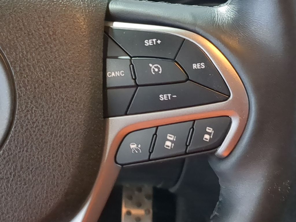 Thumbnail: 2018 Jeep Grand Cherokee - 30