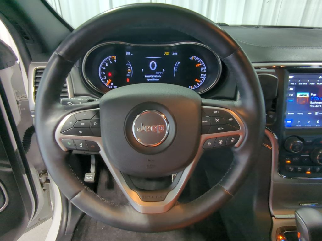 Thumbnail: 2018 Jeep Grand Cherokee - 13