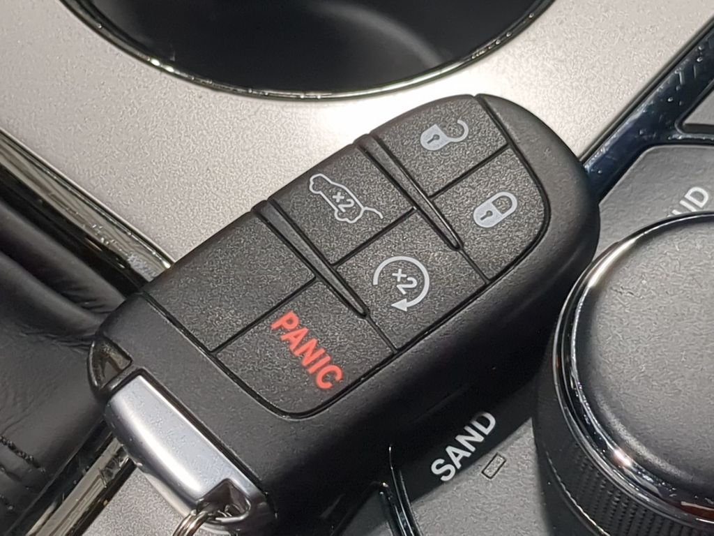 Thumbnail: 2018 Jeep Grand Cherokee - 34