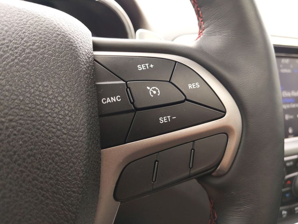 Thumbnail: 2018 Jeep Grand Cherokee - 38