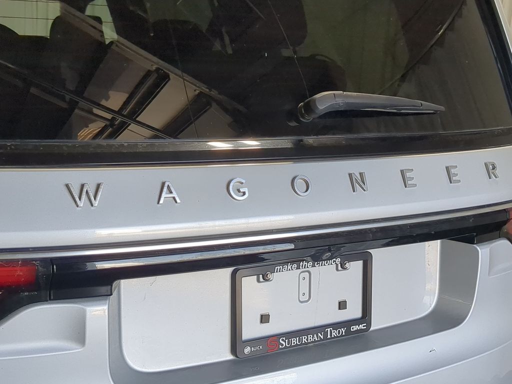 Thumbnail: 2022 Jeep Wagoneer - 7