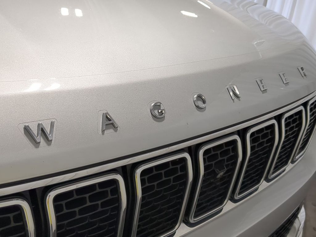 Thumbnail: 2022 Jeep Wagoneer - 24