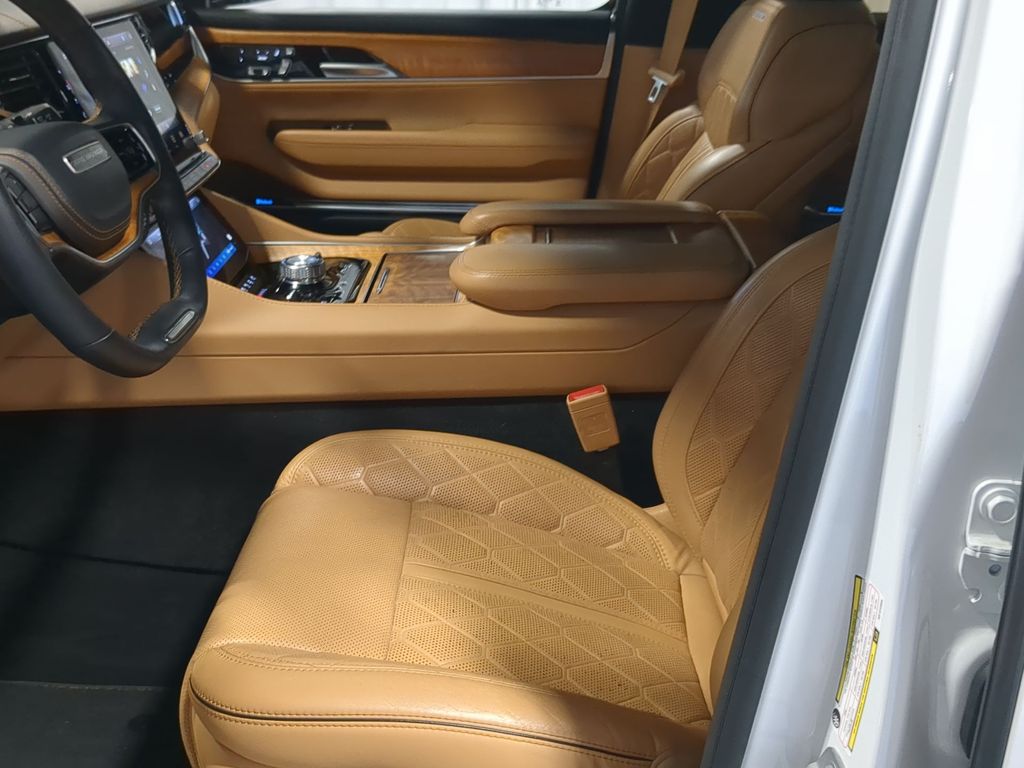 Thumbnail: 2022 Jeep Grand Wagoneer - 8