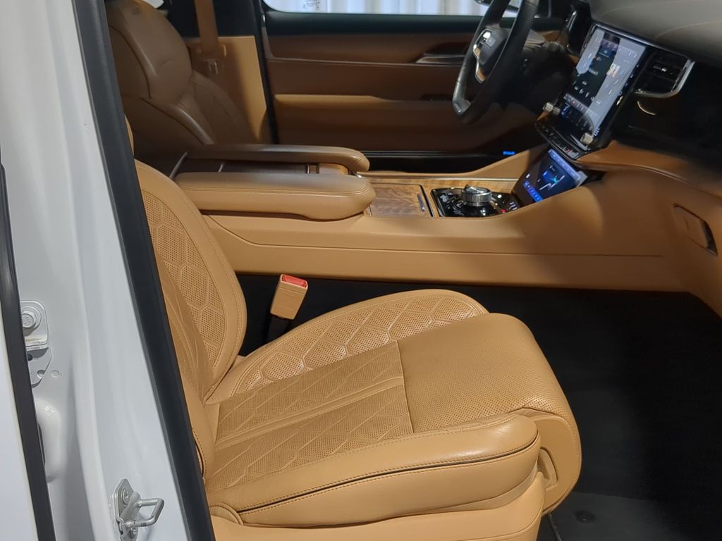 Thumbnail: 2022 Jeep Grand Wagoneer - 26