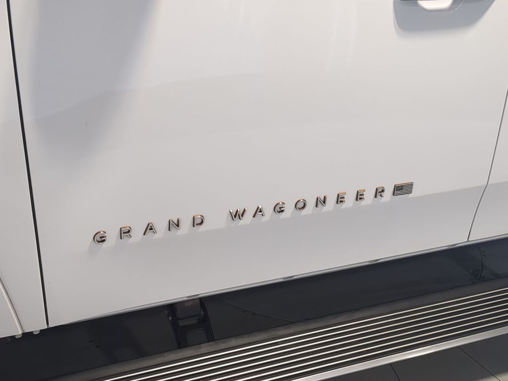 Thumbnail: 2022 Jeep Grand Wagoneer - 5