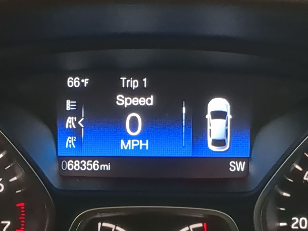 Thumbnail: 2016 Ford Focus - 15