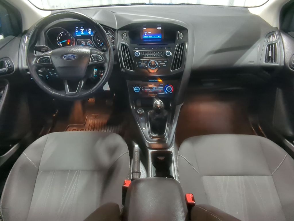 Thumbnail: 2016 Ford Focus - 9