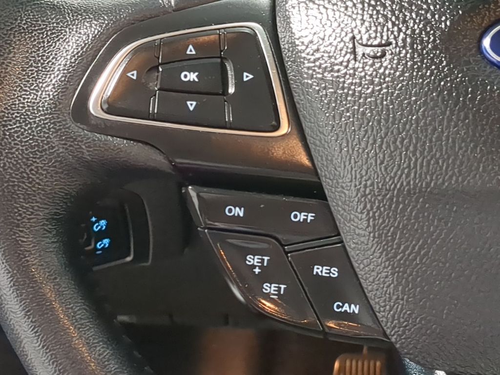 Thumbnail: 2016 Ford Focus - 27