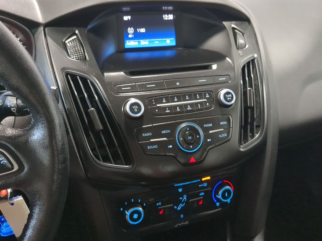 Thumbnail: 2016 Ford Focus - 13