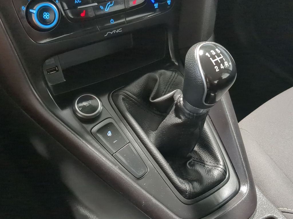 Thumbnail: 2016 Ford Focus - 14