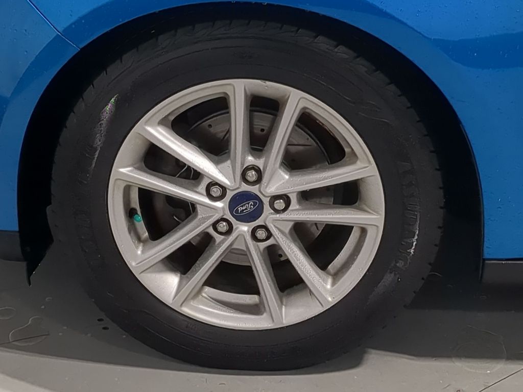 Thumbnail: 2016 Ford Focus - 8