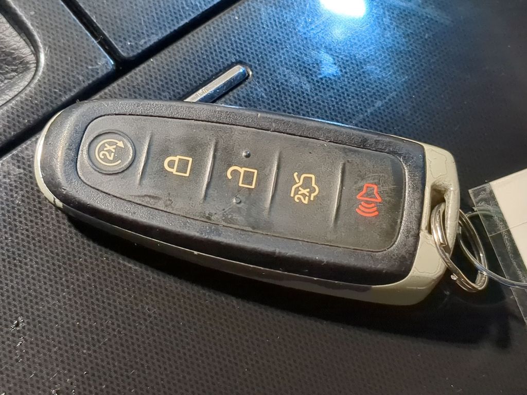 Thumbnail: 2018 Ford Taurus - 19