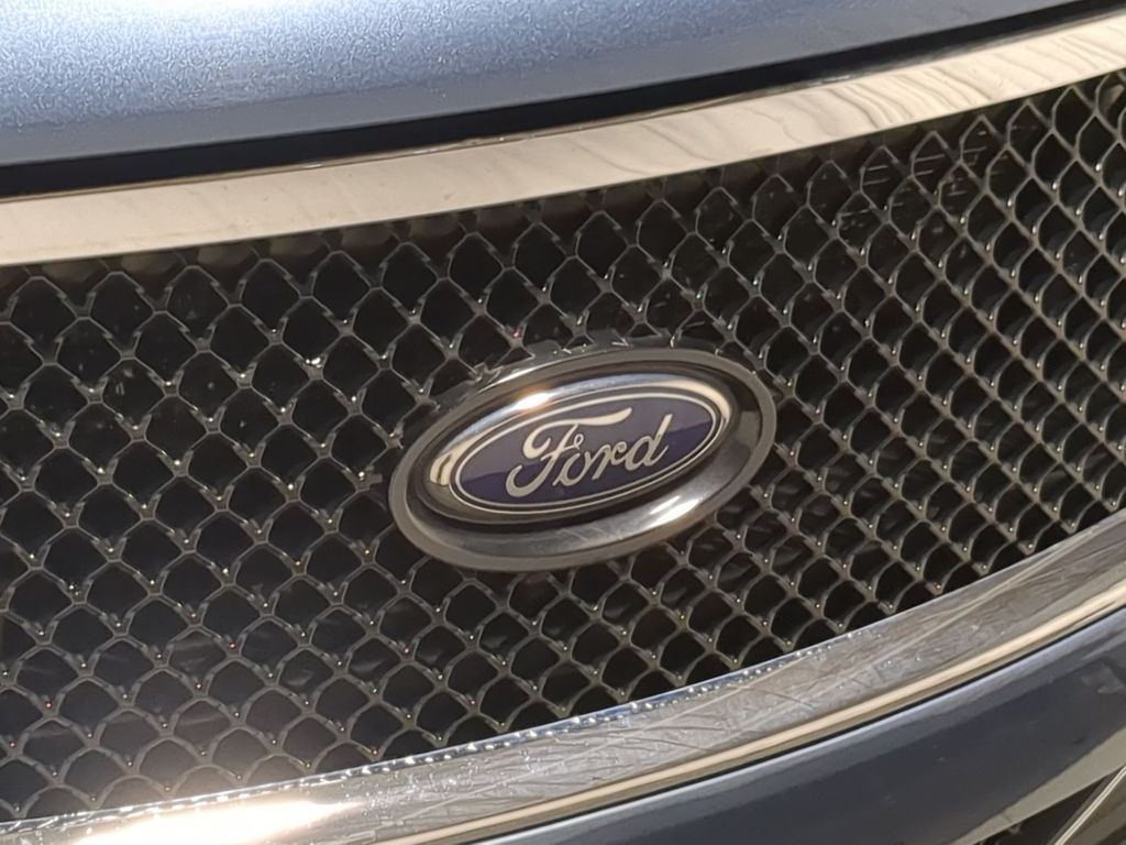 Thumbnail: 2018 Ford Taurus - 7