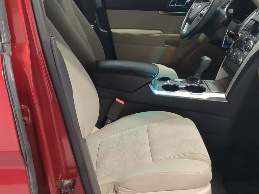 Thumbnail: 2015 Ford Explorer - 11