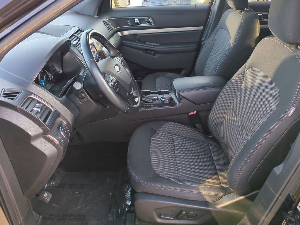 Thumbnail: 2019 Ford Explorer - 5