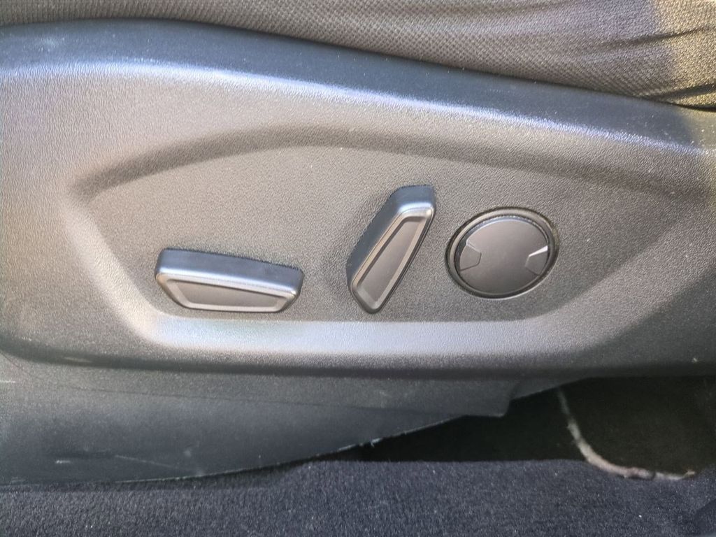 Thumbnail: 2019 Ford Explorer - 17