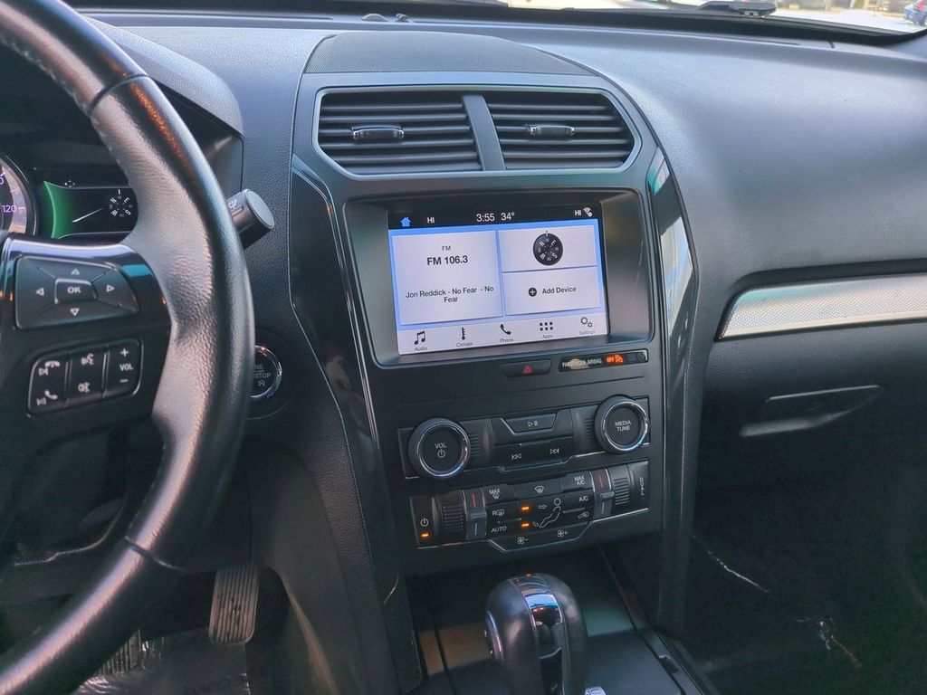 Thumbnail: 2019 Ford Explorer - 9