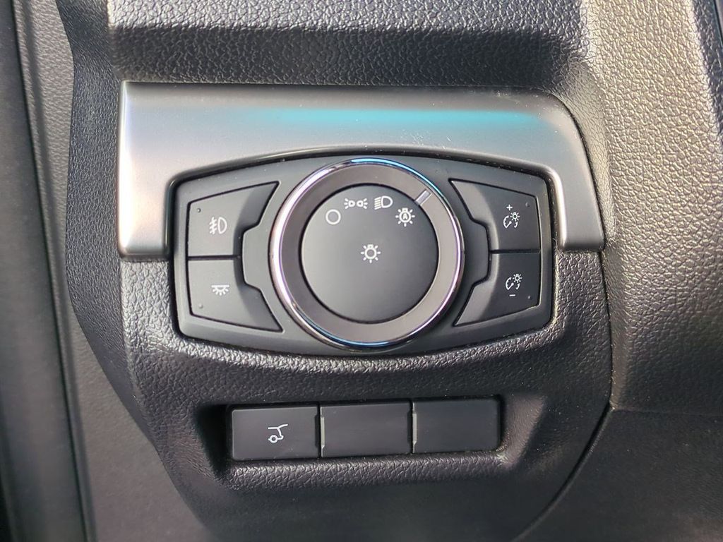 Thumbnail: 2019 Ford Explorer - 23