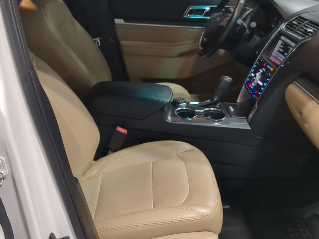 Thumbnail: 2016 Ford Explorer - 11