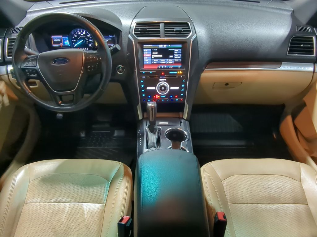 Thumbnail: 2016 Ford Explorer - 9