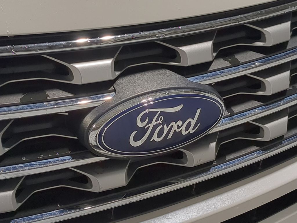 Thumbnail: 2016 Ford Explorer - 7