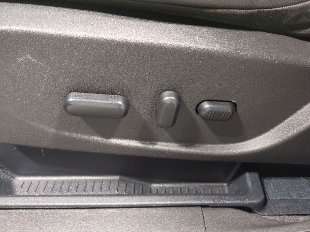 Thumbnail: 2015 Ford Escape - 25