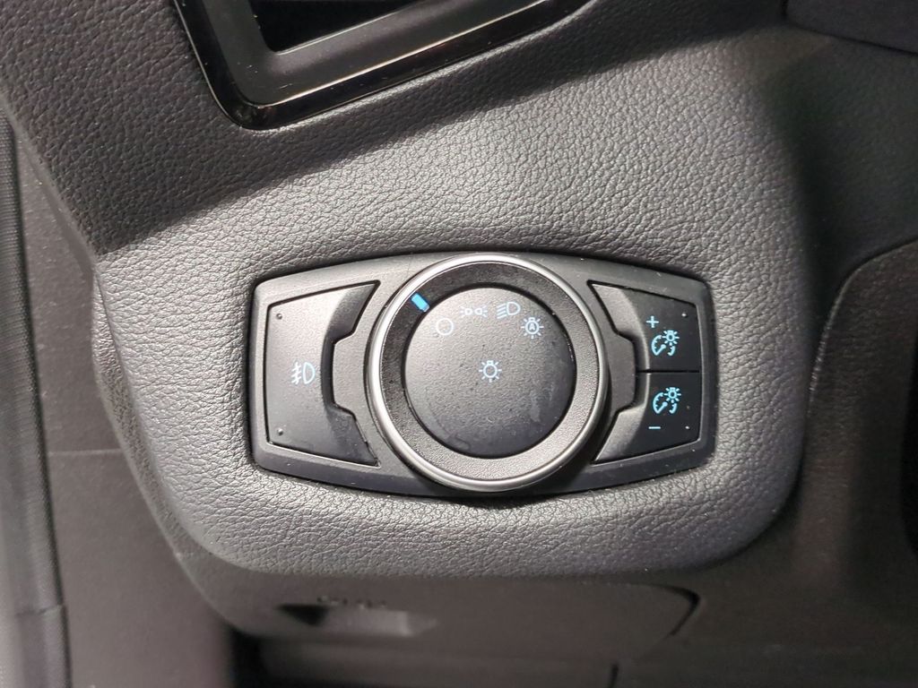 Thumbnail: 2015 Ford Escape - 32