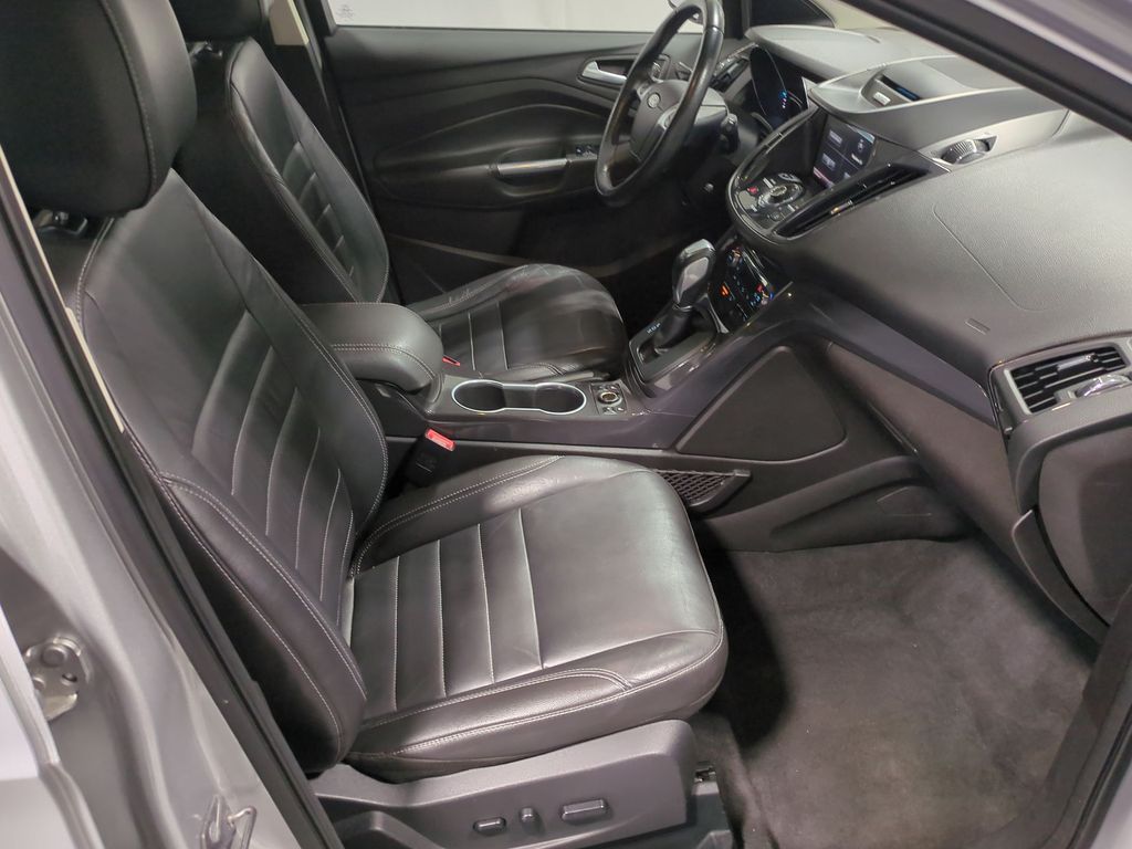 Thumbnail: 2015 Ford Escape - 28