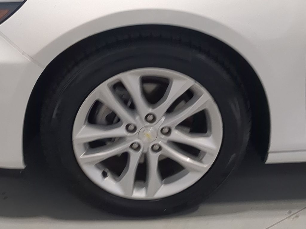 Thumbnail: 2017 Chevrolet Malibu - 8