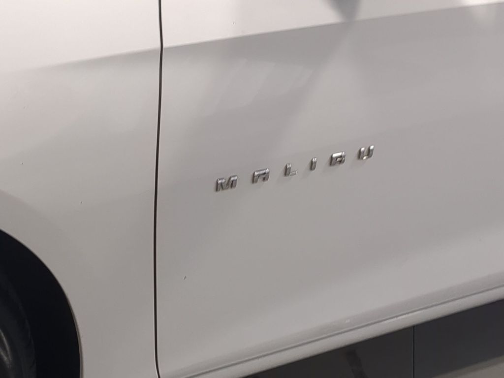 Thumbnail: 2017 Chevrolet Malibu - 25
