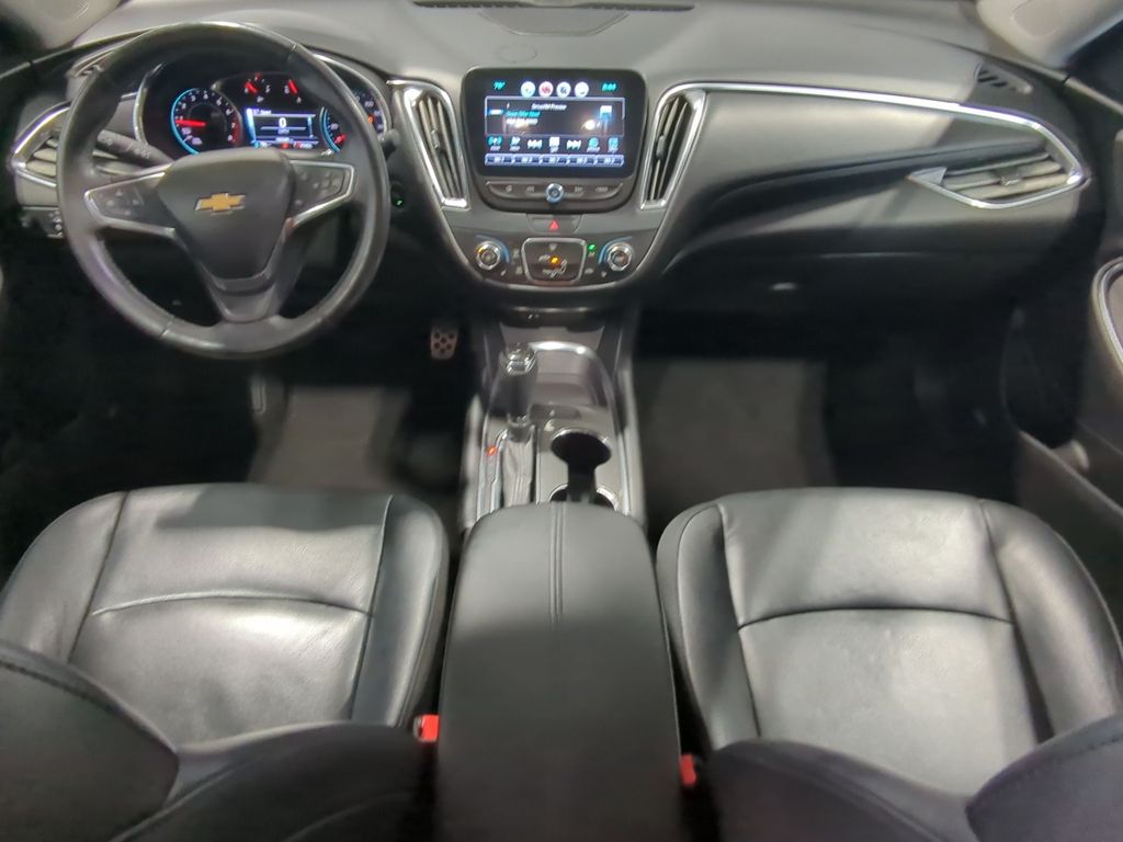 Thumbnail: 2017 Chevrolet Malibu - 9